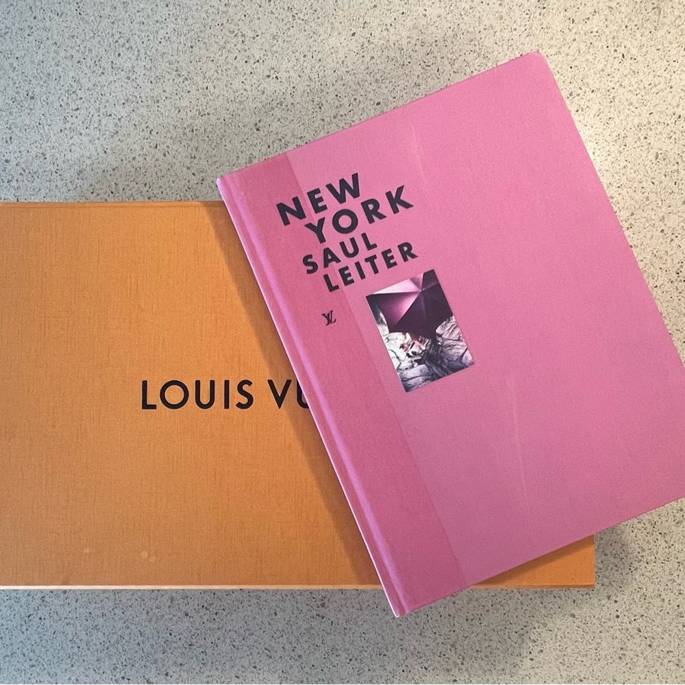 LOUIS VUITTON Coffee Table Book - 💯AUTHENTIC